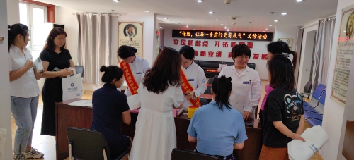 中國大地保險(xiǎn)吉林分公司開展“傳遞關(guān)愛，守護(hù)健康”7.8 保險(xiǎn)公眾宣傳日義診活動(dòng) (2)